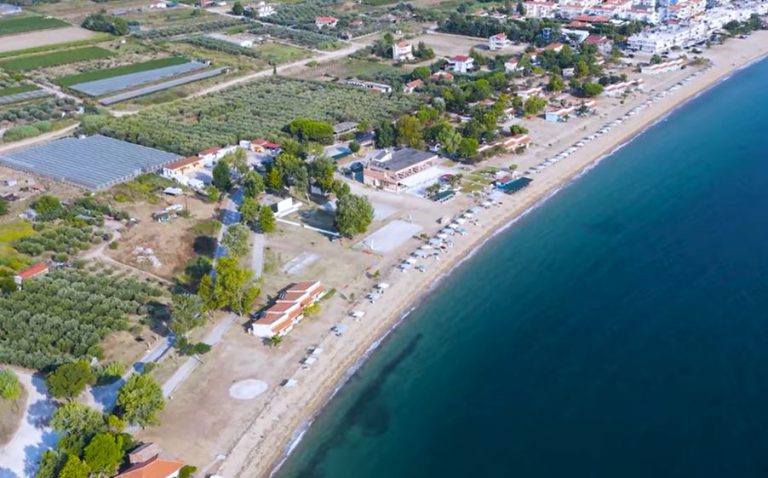 Ανακτορόπολις Καβάλα: Κολυμπώντας στη σκιά ενός κάστρου με ιστορία απ’ το Βυζάντιο