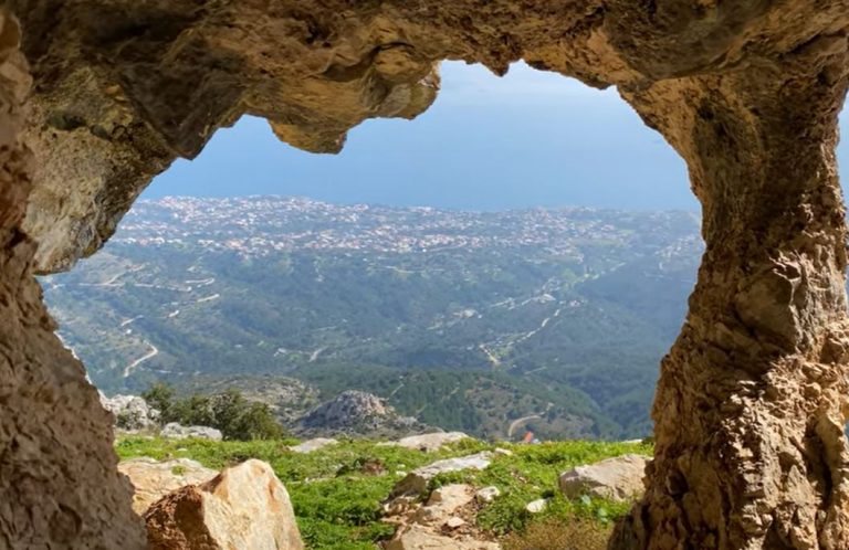 Δρακοντόσπηλος: Εκεί το μάτι φτάνει απ’ τη Χίο στη Μικρά Ασία