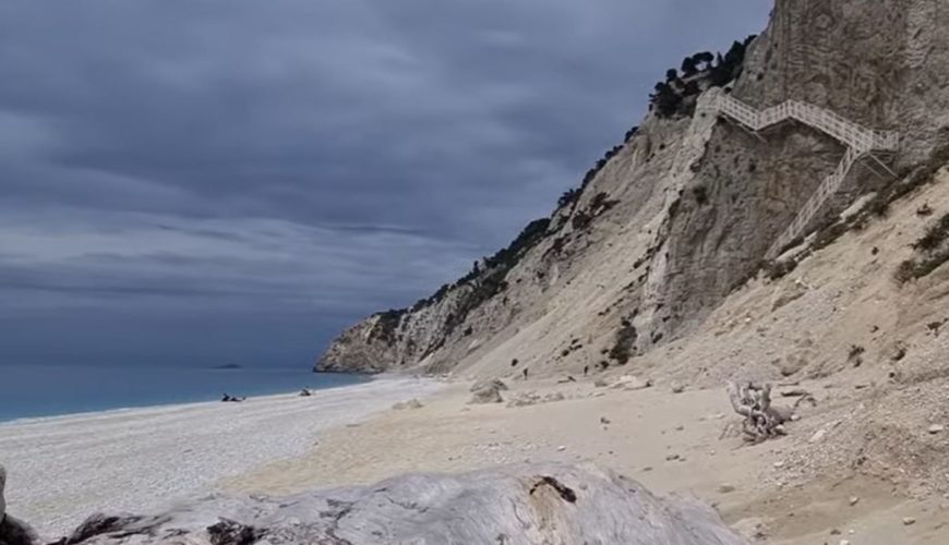Εγκρεμνοί: Η απόλυτη ομορφιά μετά τα… 400 σκαλοπάτια