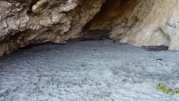 Καρακατσάνης: Παραλία σε σπηλιά που δεν πιάνει ποτέ ήλιος (Vid)