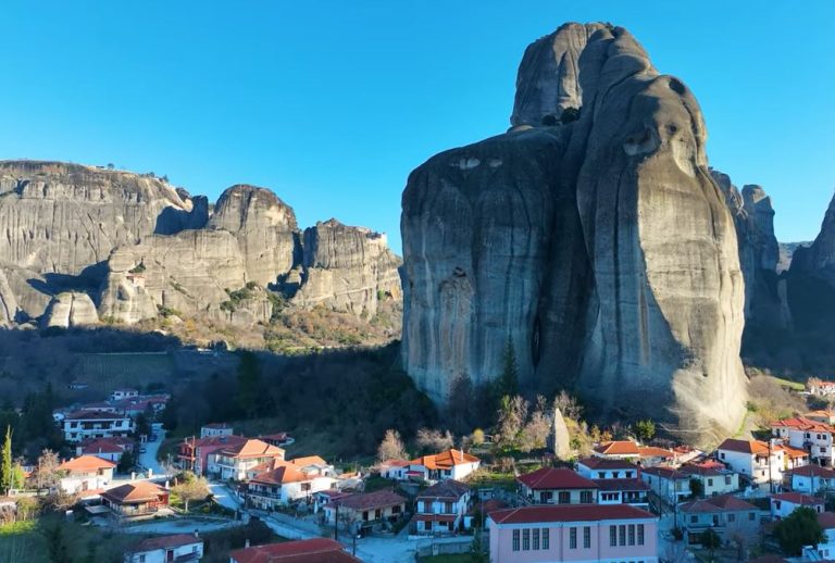 Μετέωρα – Καστράκι: Ο επιβλητικός βράχος του Αγίου Πνεύματος (vid)