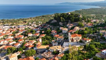 Κυπαρισσία: Μαγεύει κάθε επισκέπτη, με τη θέα της στο Ιόνιο (vid)