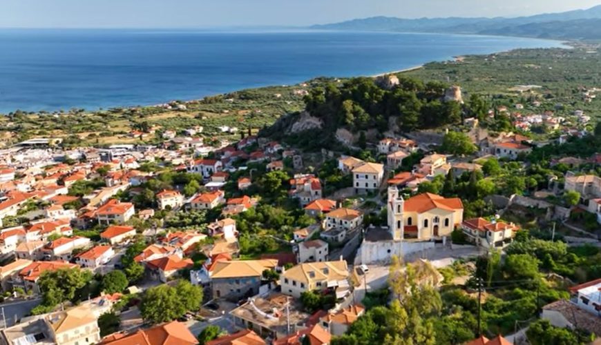 Κυπαρισσία: Μαγεύει κάθε επισκέπτη, με τη θέα της στο Ιόνιο (vid)