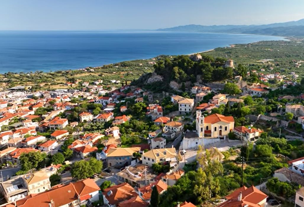 Κυπαρισσία: Μαγεύει κάθε επισκέπτη, με τη θέα της στο Ιόνιο (vid)