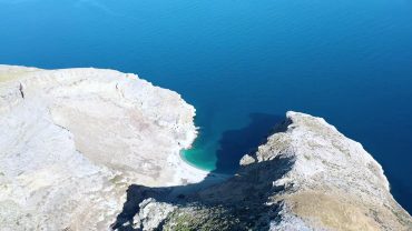 Αρχάμπολη: Η διάσημη μυστική παραλία της Εύβοιας