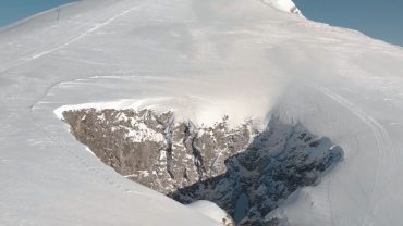 Παράξενα μέρη: Η χιονότρυπα που μένει παγωμένη και το καλοκαίρι