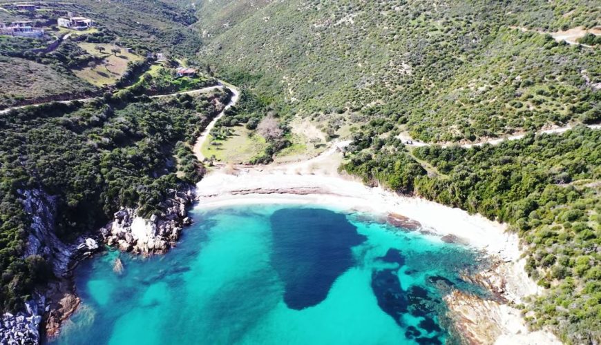 Παραλία Μάγειρας: Τέτοια νερά σπάνια συναντάτε