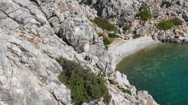 Παπαδιά: Η κρυφή παραλία της Χίου που την απολαμβάνουν λίγοι