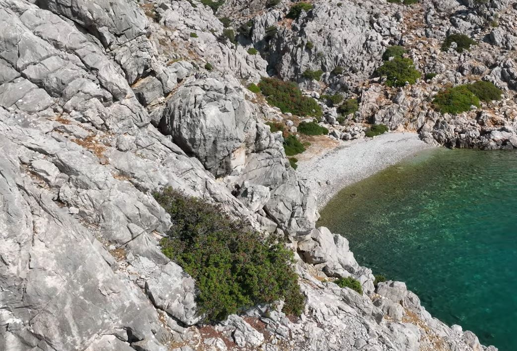 Παπαδιά: Η κρυφή παραλία της Χίου που την απολαμβάνουν λίγοι