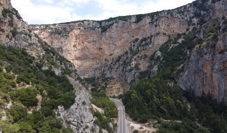Το εντυπωσιακό φαράγγι της Κλεισούρας από ψηλά