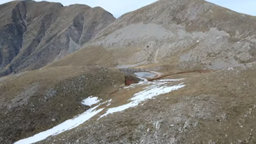 Η Δρακόλιμνη στο Βελούχι… παγωμένη (vid)