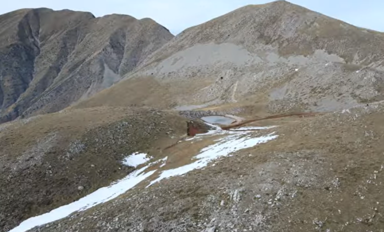 Η Δρακόλιμνη στο Βελούχι… παγωμένη (vid)