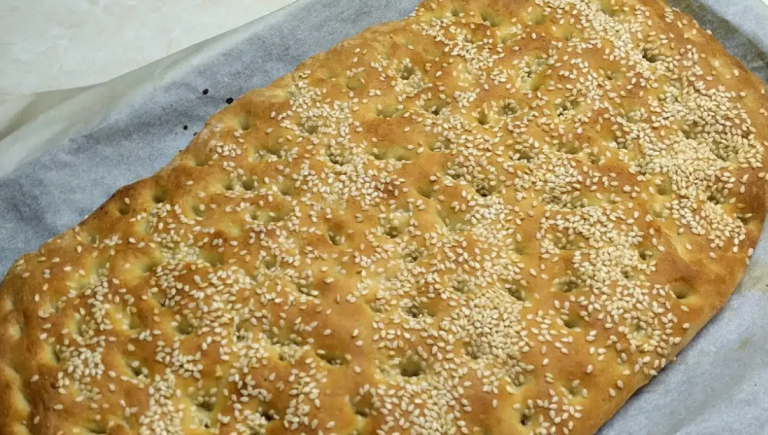 Παραδοσιακή λαγάνα: Η πιο εύκολη συνταγή
