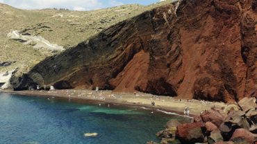 Σαντορίνη: Πανέμορφες ηφαιστειακές παραλίες για να επισκεφθείτε