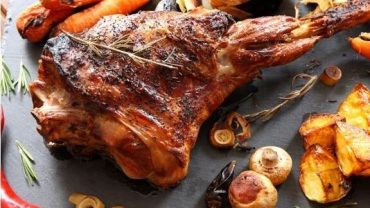 Σφακιανό αρνάκι στο φούρνο: Ένα από τα πιο χαρακτηριστικά κρητικά πιάτα