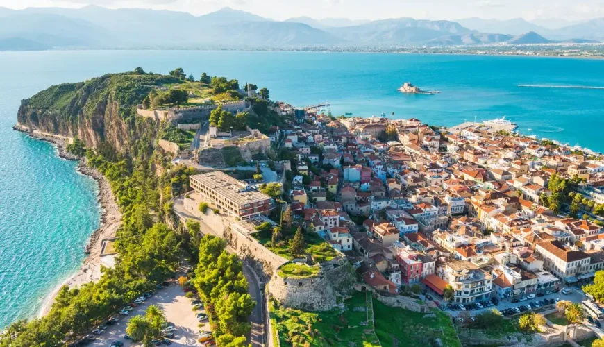 Ναύπλιο: Ένας μαγευτικός προορισμός με υπέροχες παραλίες στην Πελοπόννησο
