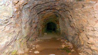 Ορυχεία Φυρέ: Δίπλα στην Αθήνα, κρυφές στοές και μυστικά τούνελ