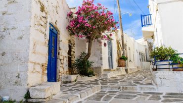 Πάρος: Ένας προορισμός με πανέμορφες παραλίες και αξιοθέατα