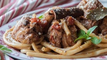 Παστιτσάδα με κόκορα: Η Κερκυραϊκή συνταγή που θα σας ξετρελάνει