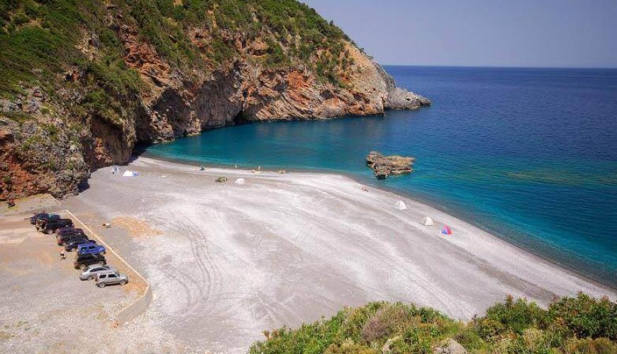 Πετάλη: Η πανέμορφη κρυφή παραλία της Εύβοιας