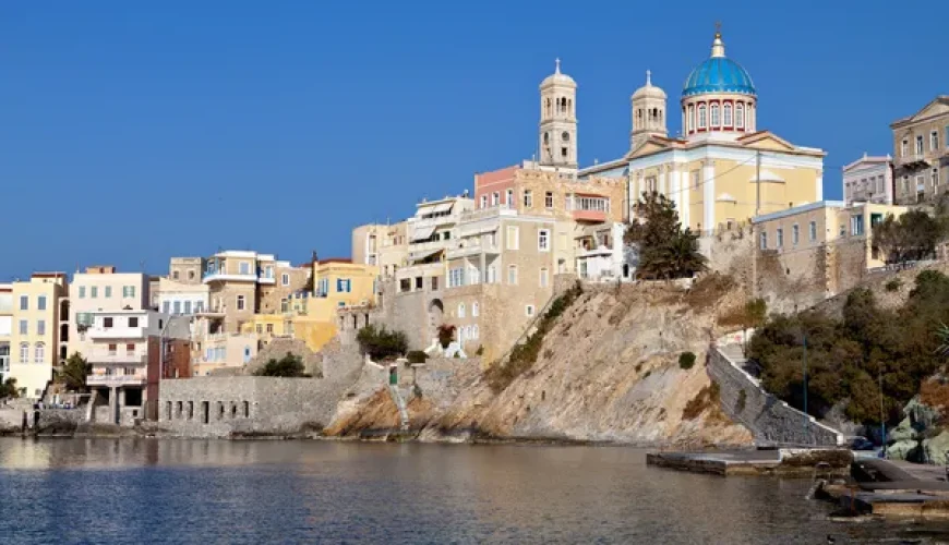 Σύρος: Εξερευνήστε το πανέμορφο νησί των Κυκλάδων