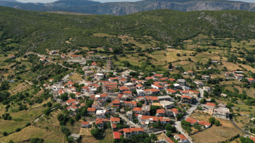 Τραχήλι Εύβοιας: Το πανέμορφο χωριό με τον ενετικό πύργο