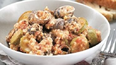 Χόντρο με χοχλιούς: Ένα κρητικό πιάτο που θα ξετρελαθείτε