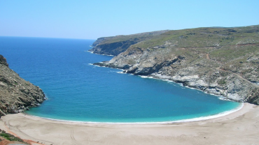 Ζόρκος: Η πανέμορφη παραλία της Άνδρου που θα σας μαγέψει