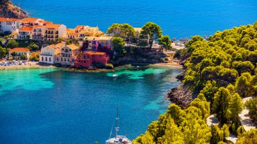 Άσσος: Ο «εξωτικός» κόλπος με τα τιρκουάζ νερά