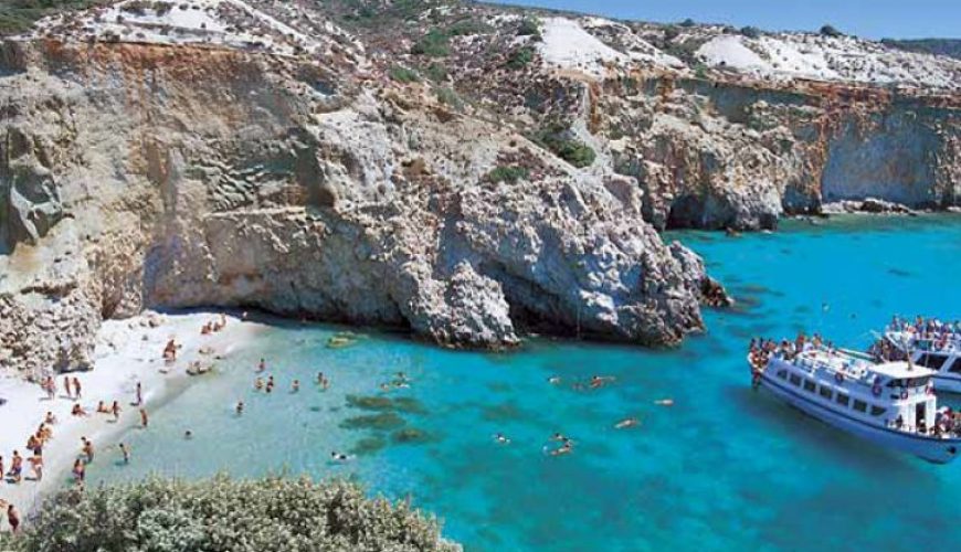 Τσιγκράδο: Μια παραλία στη Μήλο που αξίζει να εξερευνήσετε