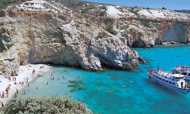 Τσιγκράδο: Μια παραλία στη Μήλο που αξίζει να εξερευνήσετε