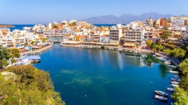 Άγιος Νικόλαος: Το γραφικό νησί της Κρήτης