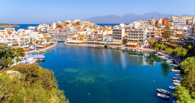 Άγιος Νικόλαος: Το γραφικό νησί της Κρήτης