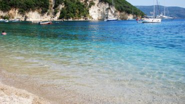 Δεσίμι: Η πανέμορφη παραλία της Λευκάδας