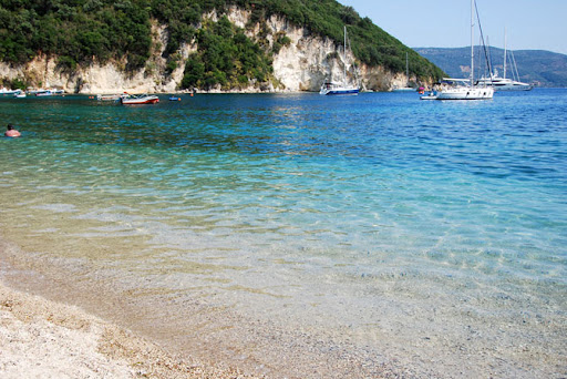 Δεσίμι: Η πανέμορφη παραλία της Λευκάδας