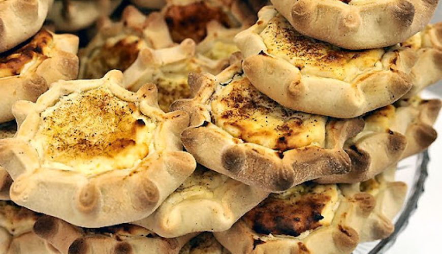 Καλτσούνια Κρήτης: Από τα πιο φημισμένα γλυκά του νησιού