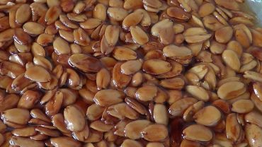 Κουφέτα Σαντορίνης: Νόστιμο γλύκισμα με μελωμένα αμύγδαλα