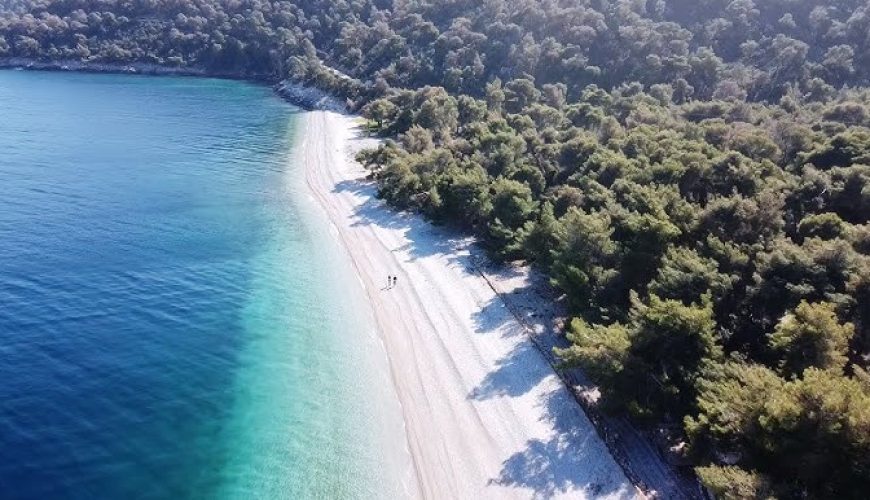 Παραλία Λυχνάρι: Μια πανέμορφη επιλογή δίπλα στην Αθήνα