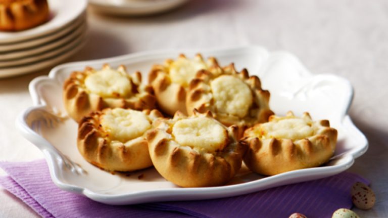 Μελιτίνια Σαντορίνης: Δείτε την γλυκιά κυκλαδίτικη συνταγή