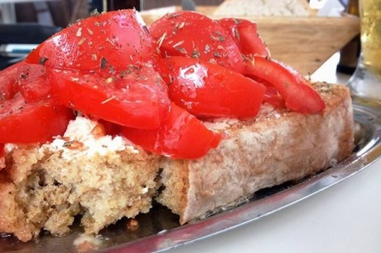 Μόστρα Μυκόνου: Ένας εύκολος και νόστιμος μεζές του νησιού