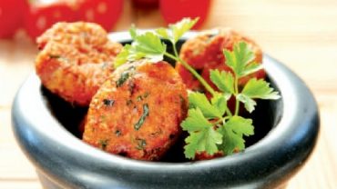 Ντοματοκεφτέδες Σαντορίνης: Ένα νόστιμο καλοκαιρινό πιάτο