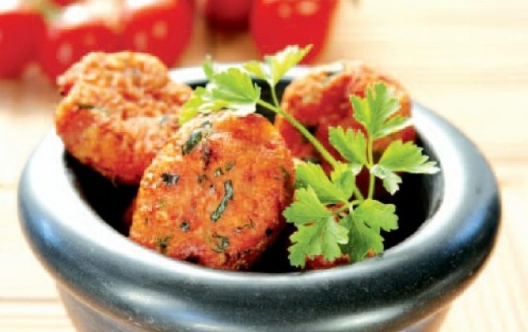 Ντοματοκεφτέδες Σαντορίνης: Ένα νόστιμο καλοκαιρινό πιάτο