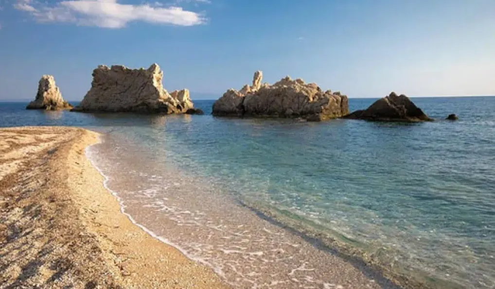Πρέβεζα: Πανέμορφες παραλίες και γραφικά στενάκια