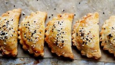 Ραφιόλια Πάρου: Δείτε την συνταγή για πεντανόστιμα πιτάκια