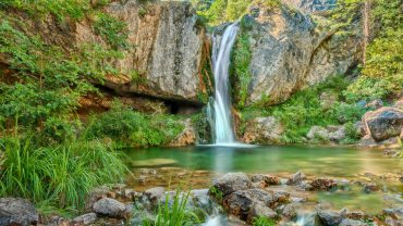 Ρέμα Ορλιάς: Οι καταρράκτες που μοιάζουν με παράδεισο