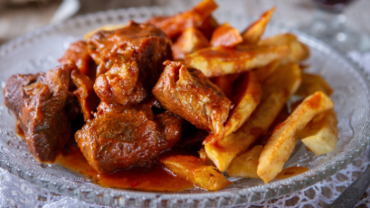 Ρόστο: Το παραδοσιακό χοιρινό με πατάτες από την Νάξο