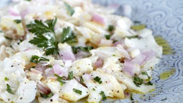 Σαλατούρι: Η πεντανόστιμη ψαροσαλάτα της Πάρου