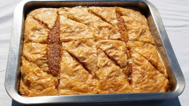 Σφολιάτσα Σύρου: Ένα νόστιμο παραδοσιακό γλυκό