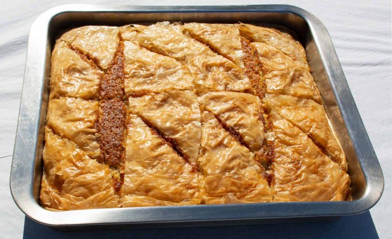 Σφολιάτσα Σύρου: Ένα νόστιμο παραδοσιακό γλυκό