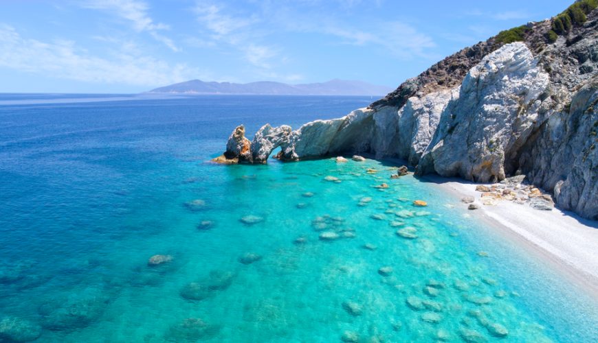 Σκιάθος: Δείτε τις καλύτερες παραλίες και μέρη του νησιού